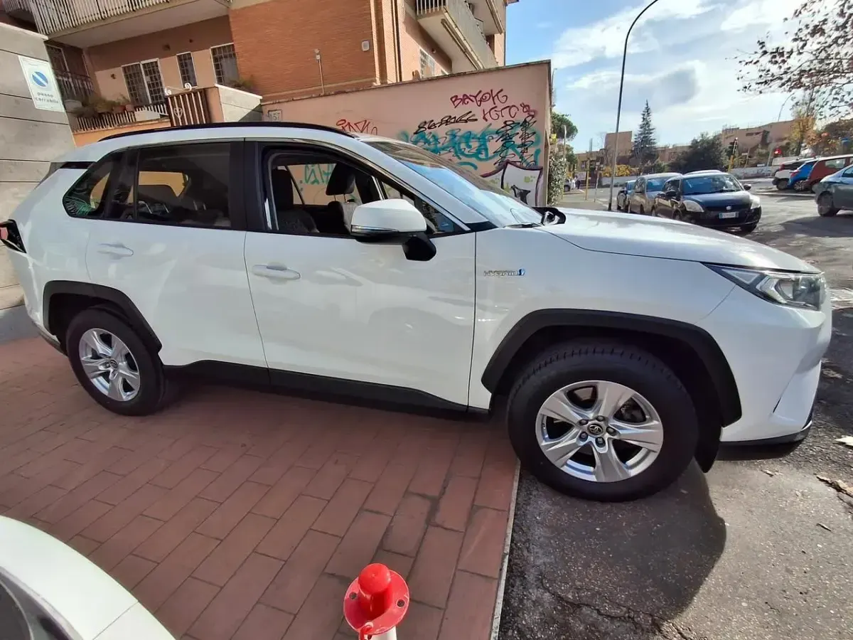 Usata Toyota RAV4 Hybrid Business Edition 178 CV (130 kW) 2021 Bianco SUV