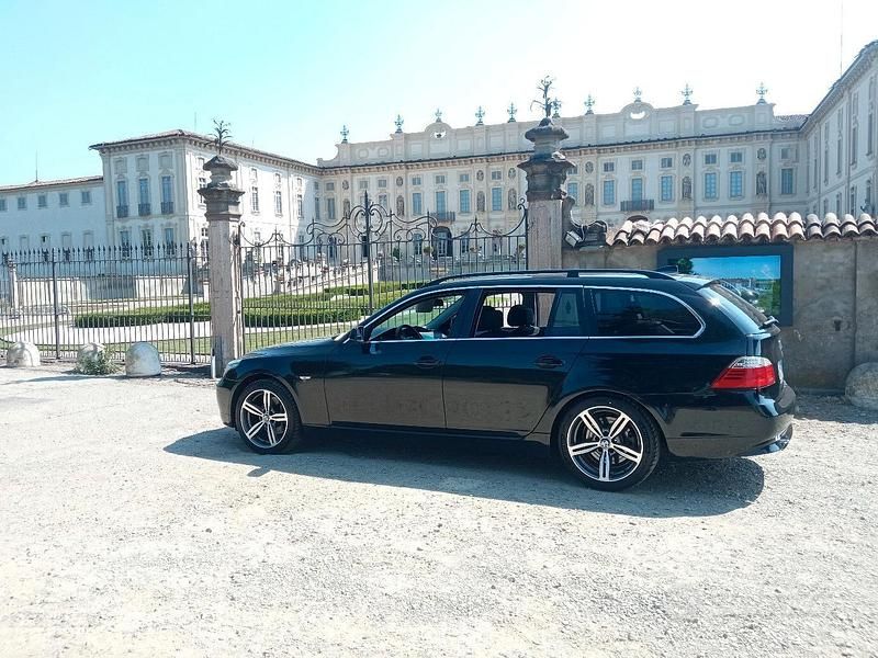 Begagnad BMW 523 Sport Line 190 HK (139 kW) 2008 Svart Kombi