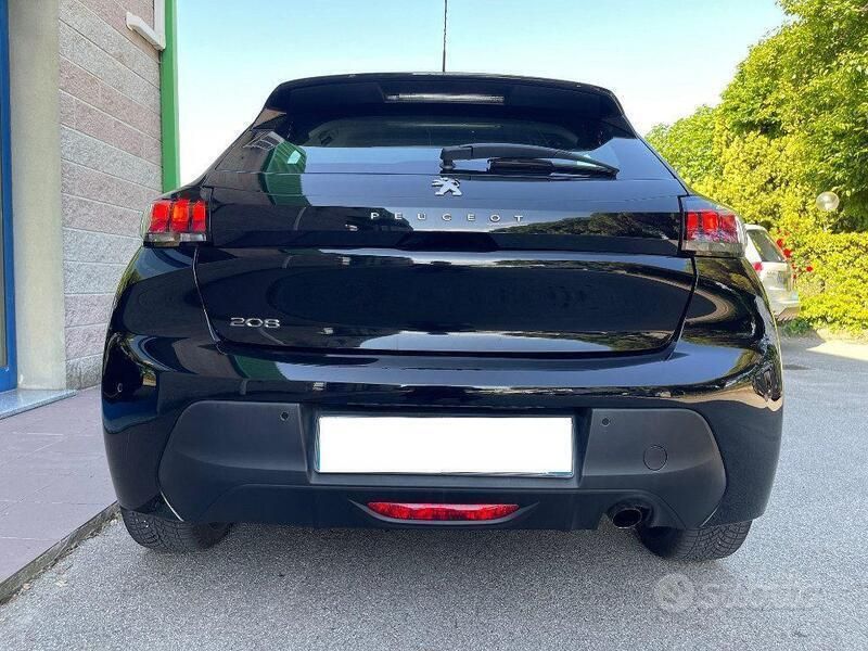 Usata Peugeot 208 102 CV (75 kW) 2022 Nero Utilitaria