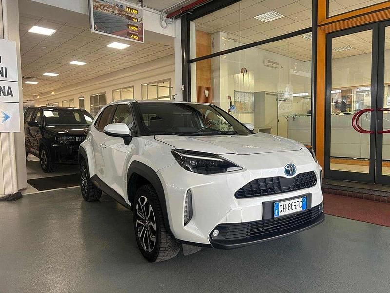Usata Toyota Yaris Cross Lounge 92 CV (67 kW) 2022 Bianco SUV