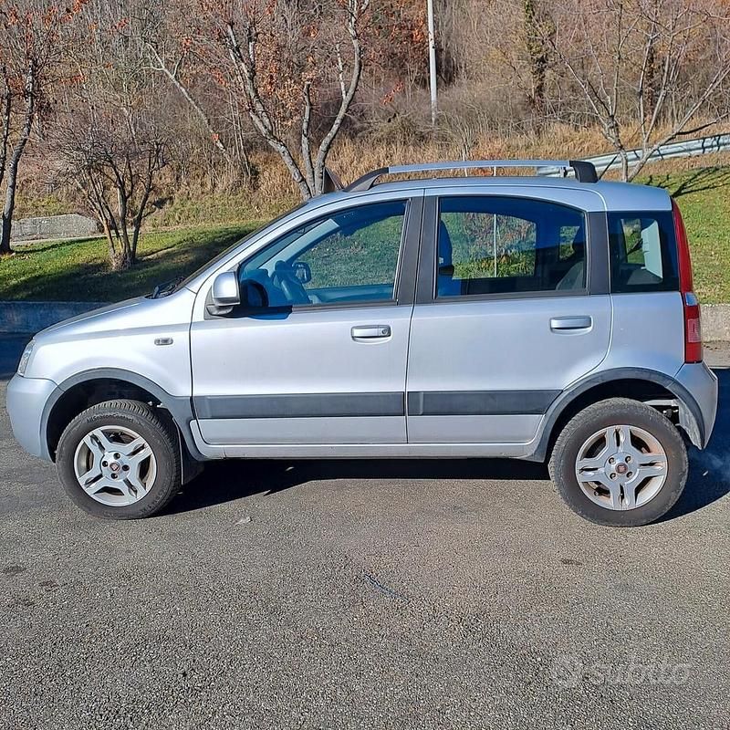 Usata Fiat Panda 4x4 Climbing 75 CV (55 kW) 2012 Grigio Utilitaria