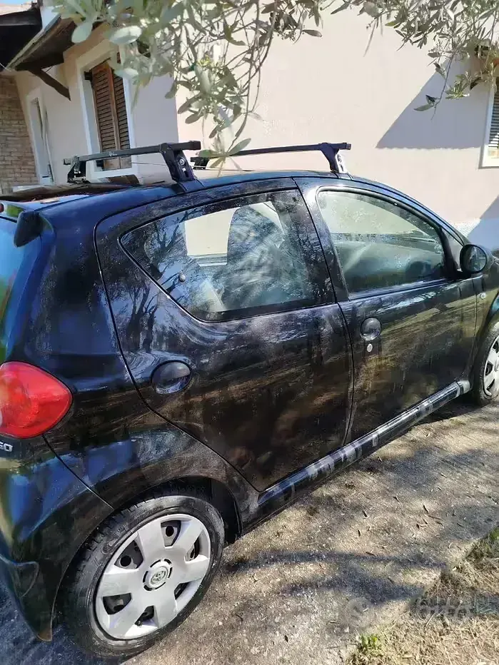 Usata Toyota Aygo 68 CV (50 kW) 2007 Nero Utilitaria