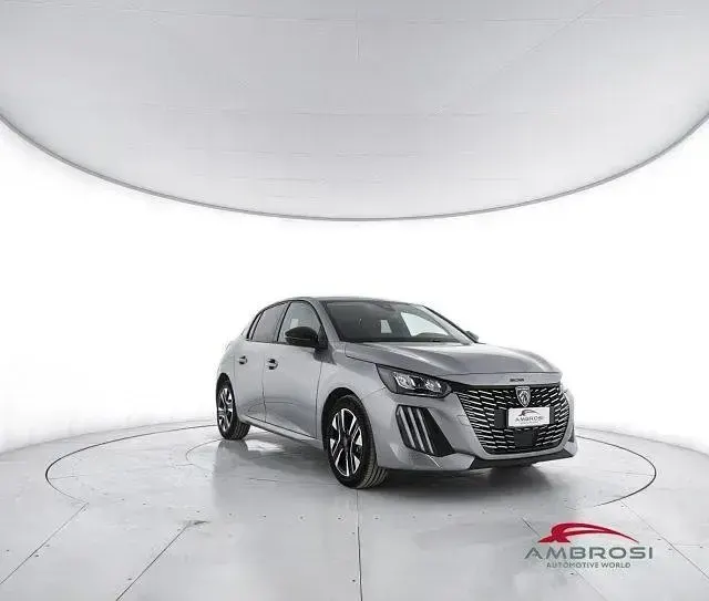 Usata Peugeot 208 Allure 101 CV (74 kW) 2025 Grigio Utilitaria