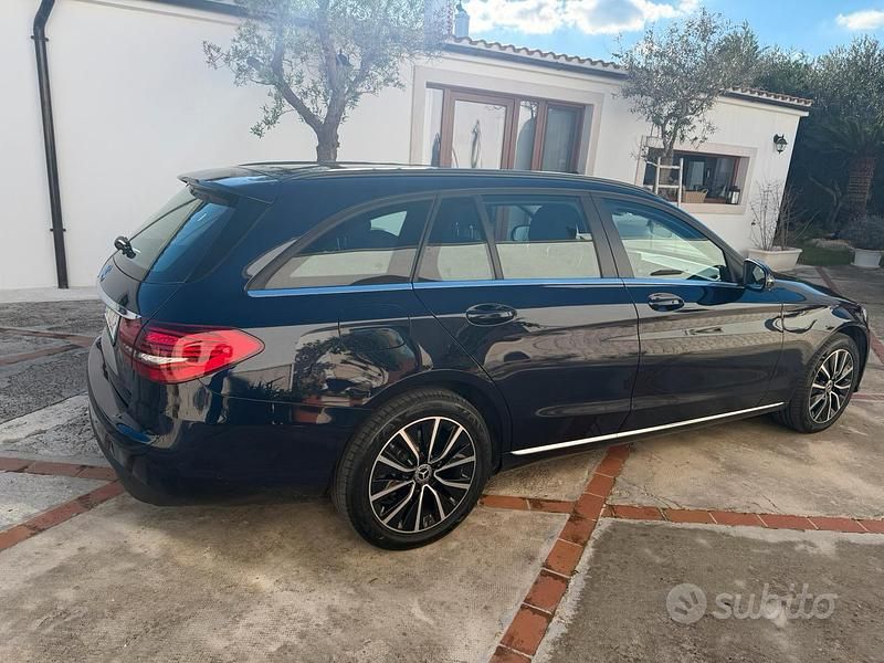 Usata Mercedes C180 122 CV (89 kW) 2020 Blu Station wagon