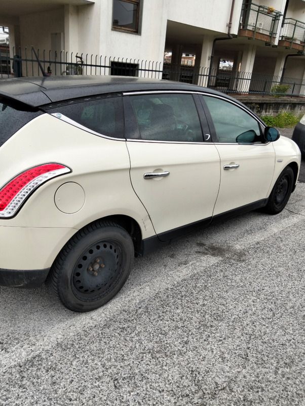 Usata 2009 Lancia Delta Due volumi | 4900 € (Buon prezzo) - Immagine 1/4