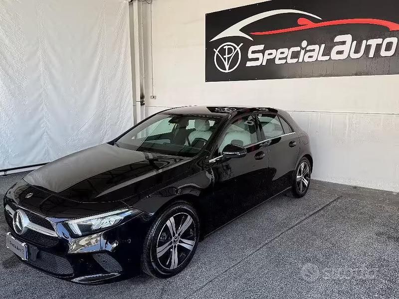 Usata Mercedes A180 Premium 116 CV (85 kW) 2018 Nero Berlina
