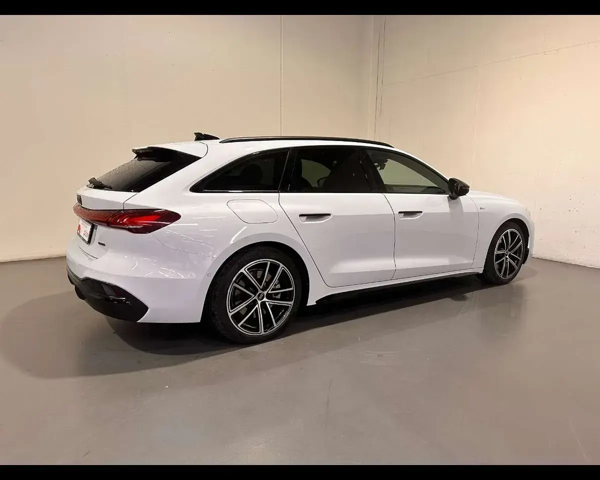 Usata Audi A5 S-Line 204 CV (150 kW) 2025 Bianco ghiacciaio metallizzato Station wagon