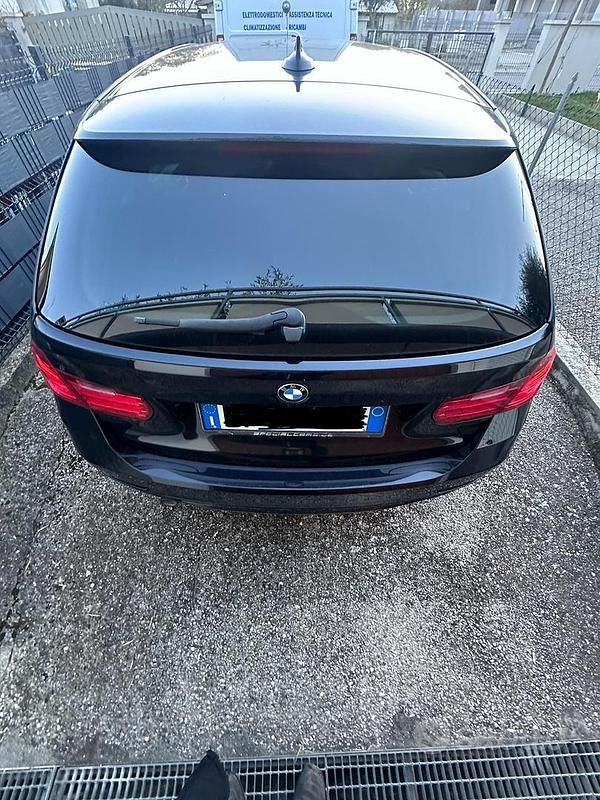 Usata BMW 318 Sport Line 2013 Nero Station wagon