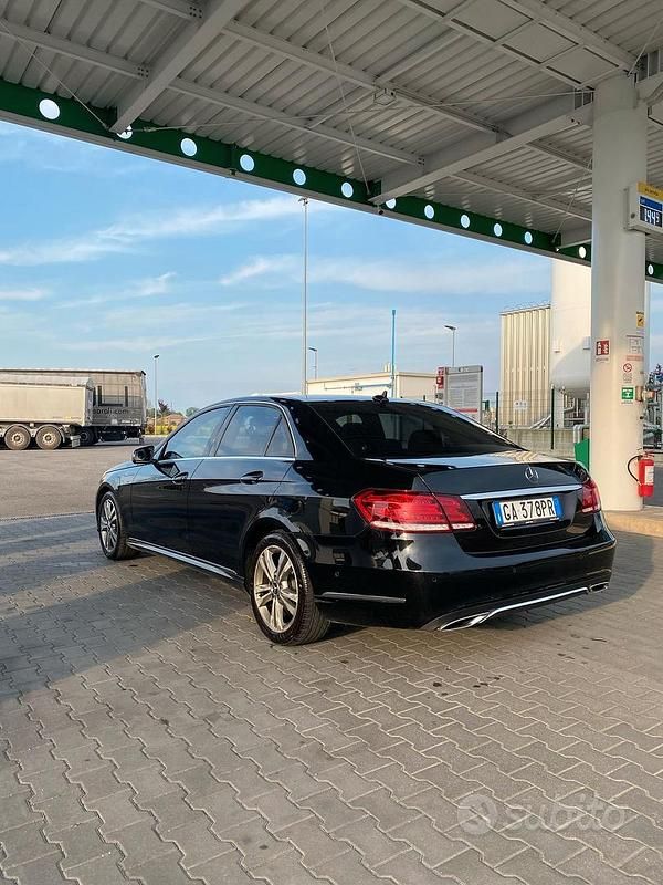 Usata Mercedes E220 Premium 170 CV (125 kW) 2013 Nero Berlina