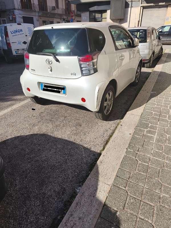 Usata Toyota iQ 68 CV (50 kW) 2009 Bianco Utilitaria