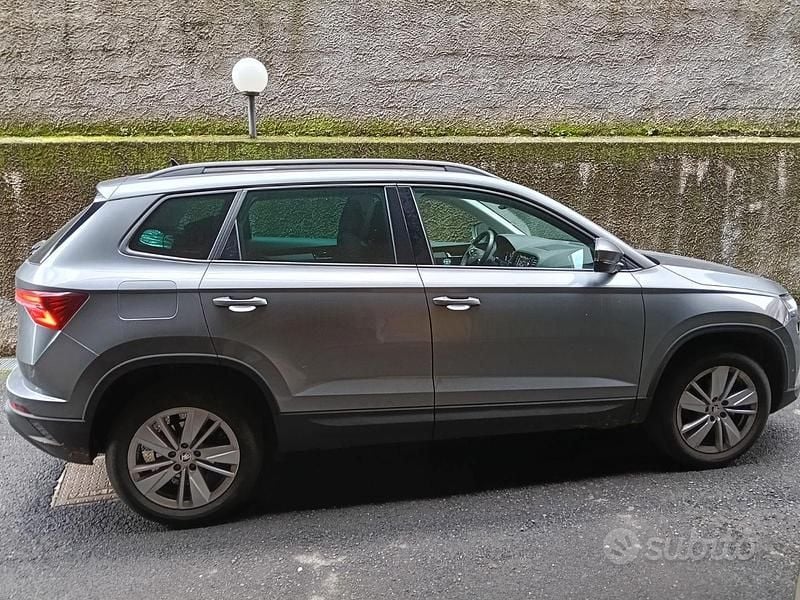 Usata Skoda Karoq Executive 116 CV (85 kW) 2024 Grigio SUV