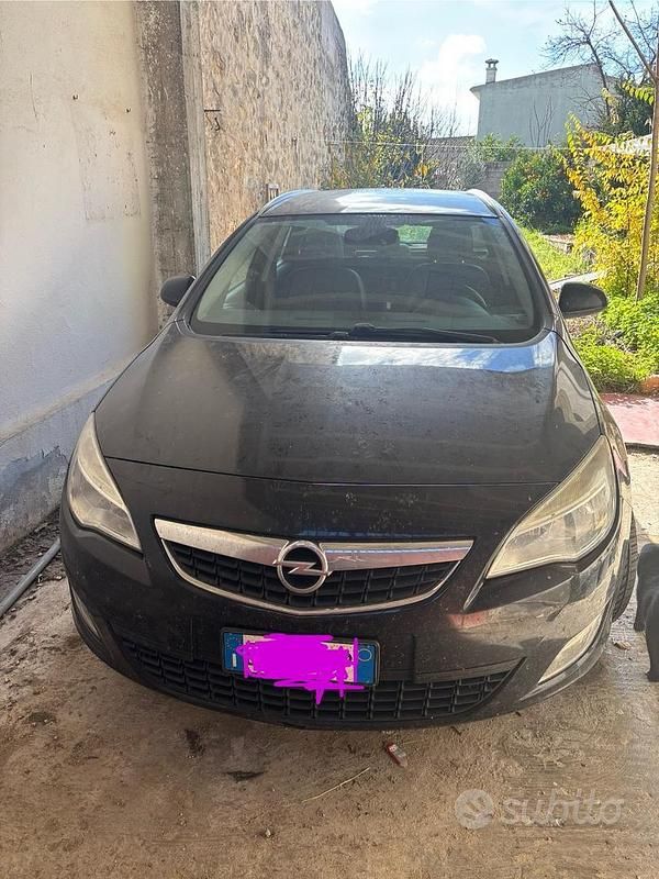 Nero Usata 2011 Opel Astra Cosmo Station wagon | 5600 € (Cara) - Immagine 1/4