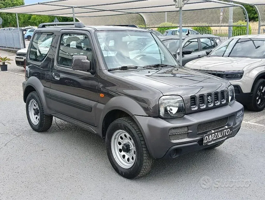 Usata Suzuki Jimny 84 CV (61 kW) 2010 Grigio scuro SUV