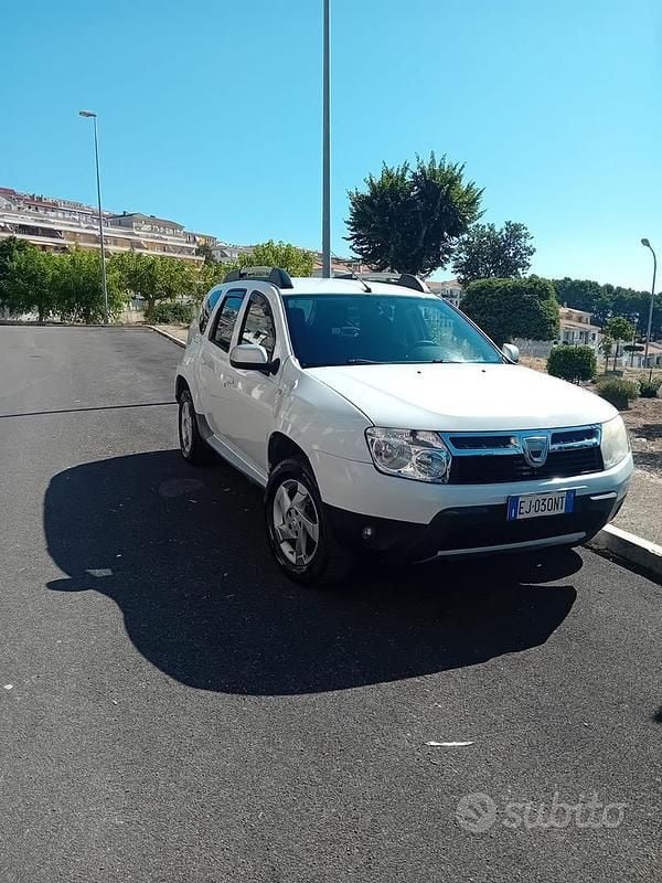 Bianco Usata 2011 Dacia Duster SUV | 3500 € (Ottimo prezzo) - Immagine 1/4