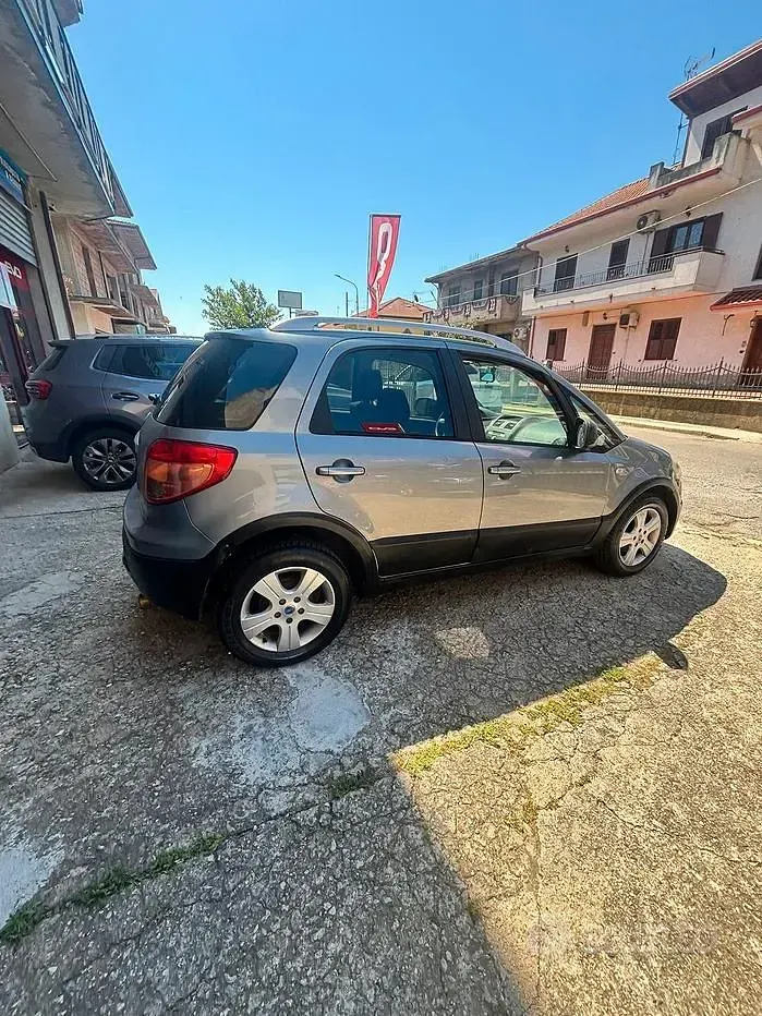 Usata Fiat Sedici 120 CV (88 kW) 2007 Grigio SUV