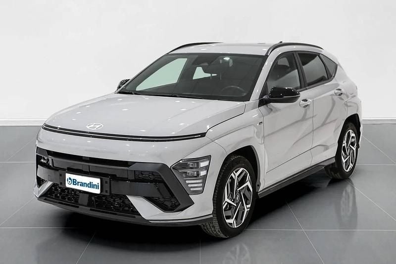 Grigio Usata 2024 Hyundai Kona N Line SUV | 21.478 € (Buon prezzo) - Immagine 1/4