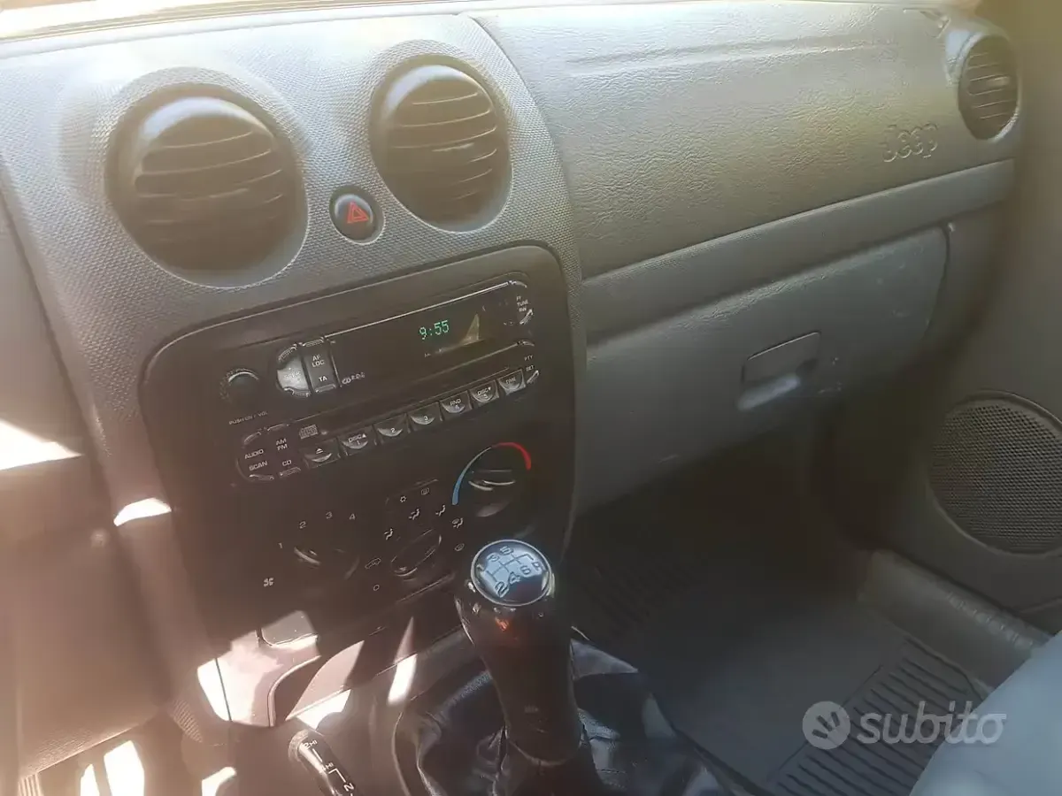 Usata Jeep Cherokee 163 CV (119 kW) 2009 Bluazzurro SUV