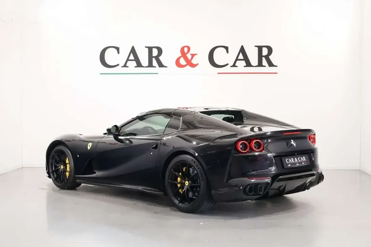 Usata Ferrari 812 799 CV (587 kW) 2023 Nero Cabrio
