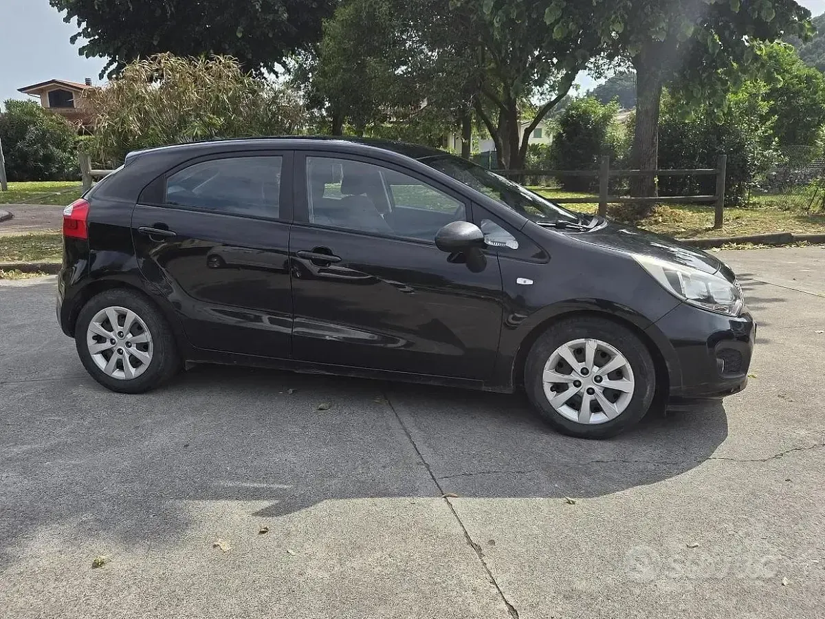 Usata Kia Rio 85 CV (62 kW) 2014 Nero Berlina
