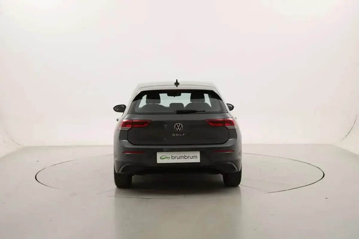 Usata VW Golf VIII Life 116 CV (85 kW) 2022 Grigio Berlina