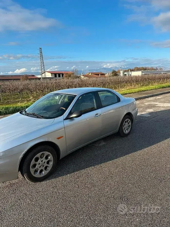 Usata Alfa Romeo 156 105 CV (77 kW) 1999 Grigio Berlina