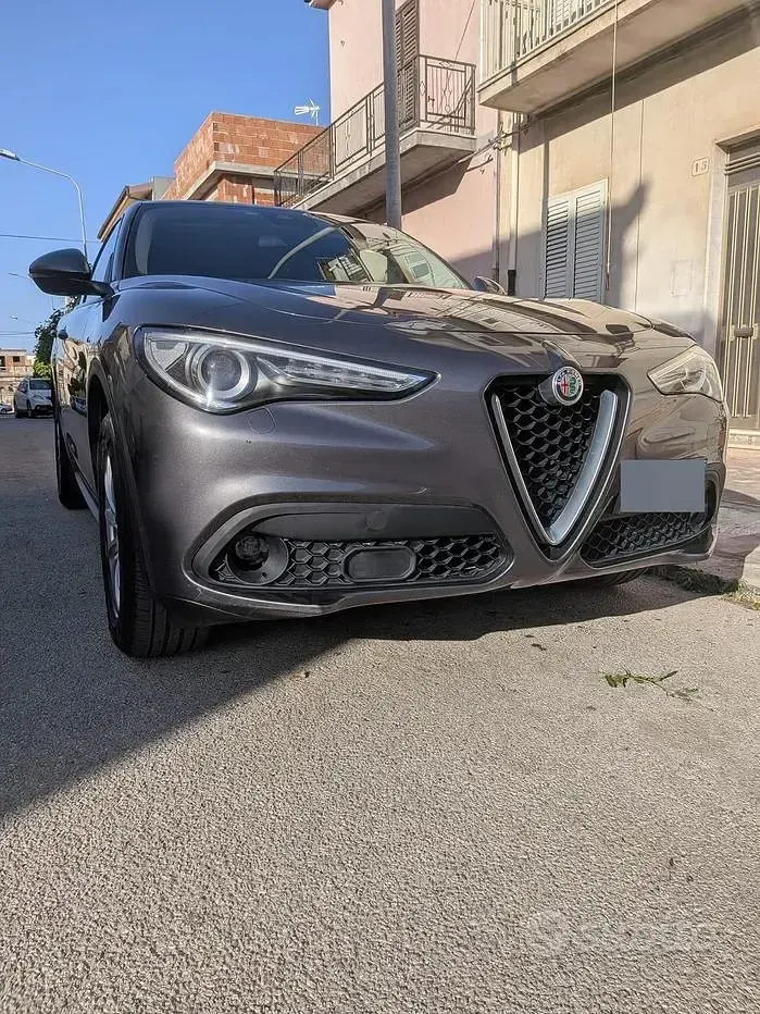 Usata Alfa Romeo Stelvio 179 CV (131 kW) 2017 Grigio SUV