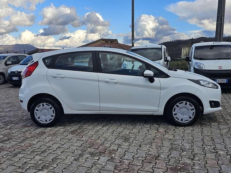 Usata Ford Fiesta Business Edition 95 CV (69 kW) 2016 Bianco Berlina