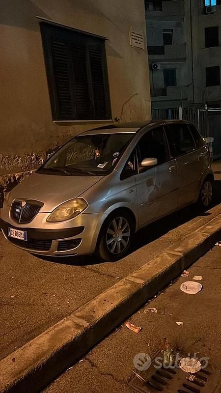 Usata Lancia Musa 101 CV (74 kW) 2004 Grigio Monovolume