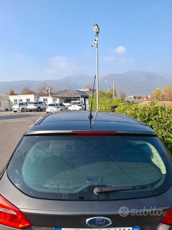 Usata Ford Focus 120 CV (88 kW) 2016 Grigio Station wagon