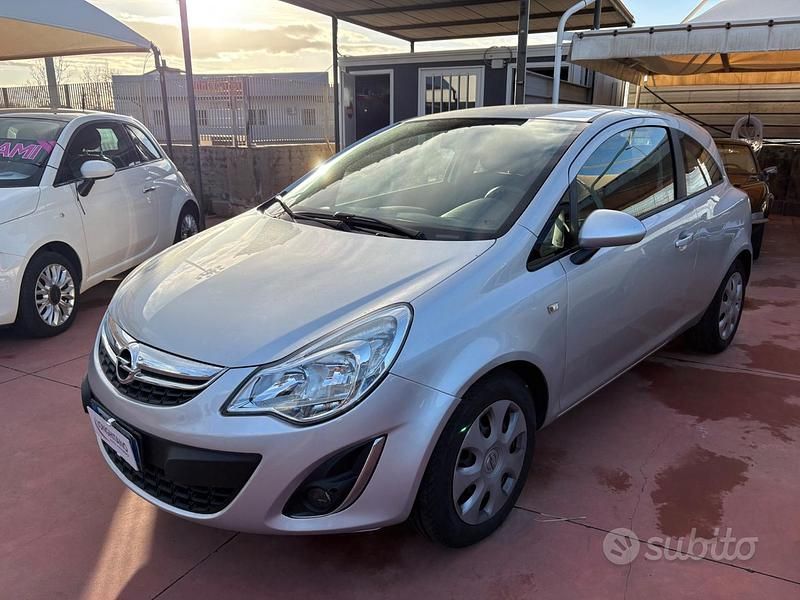 Usata Opel Corsa 75 CV (55 kW) 2011 Grigio Berlina