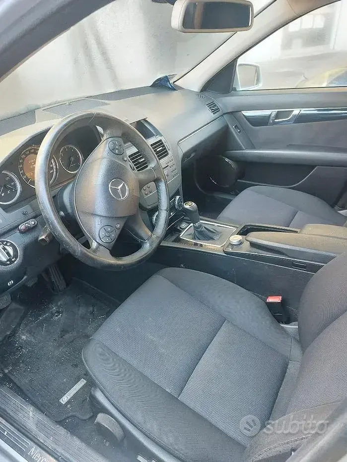 Usata Mercedes C220 170 CV (125 kW) 2009 Grigio Berlina