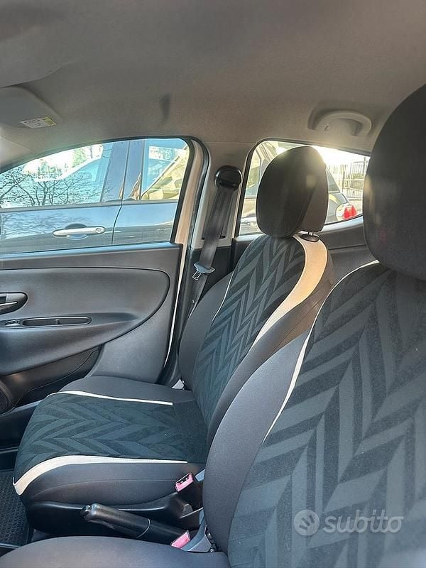 Usata Lancia Ypsilon Gold 95 CV (69 kW) 2016 Utilitaria