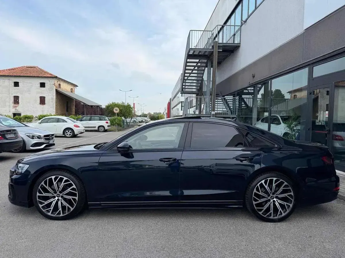 Usata Audi A8 Ambiente 286 CV (210 kW) 2024 Blu Berlina