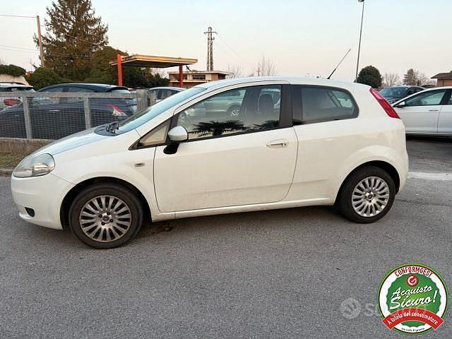Usata Fiat Grande Punto Dynamic 90 CV (66 kW) 2009 Bianco Utilitaria