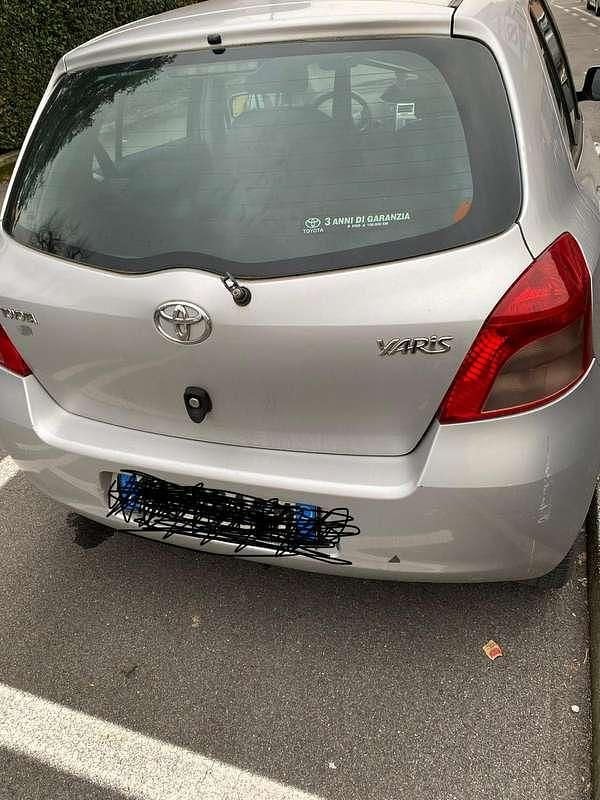 Argento Usata 2007 Toyota Yaris Sol Berlina | 3200 € (Ottimo prezzo) - Immagine 1/4