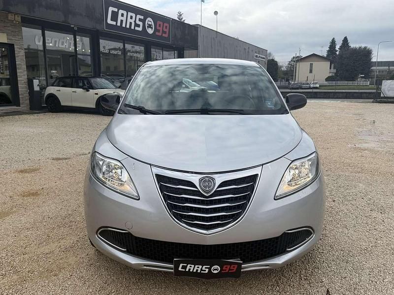 Usata Lancia Ypsilon Silver 69 CV (50 kW) 2012 Argento Utilitaria