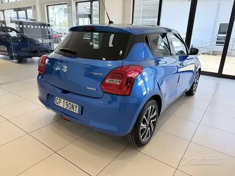 Usata Suzuki Swift 83 CV (61 kW) 2023 Azzurro Utilitaria