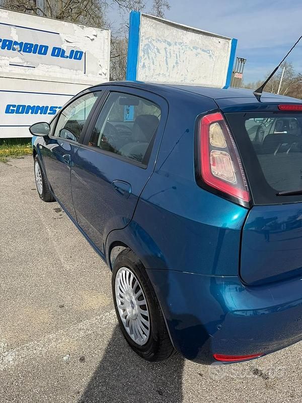 Usata Fiat Punto 77 CV (56 kW) 2013 Blu Utilitaria