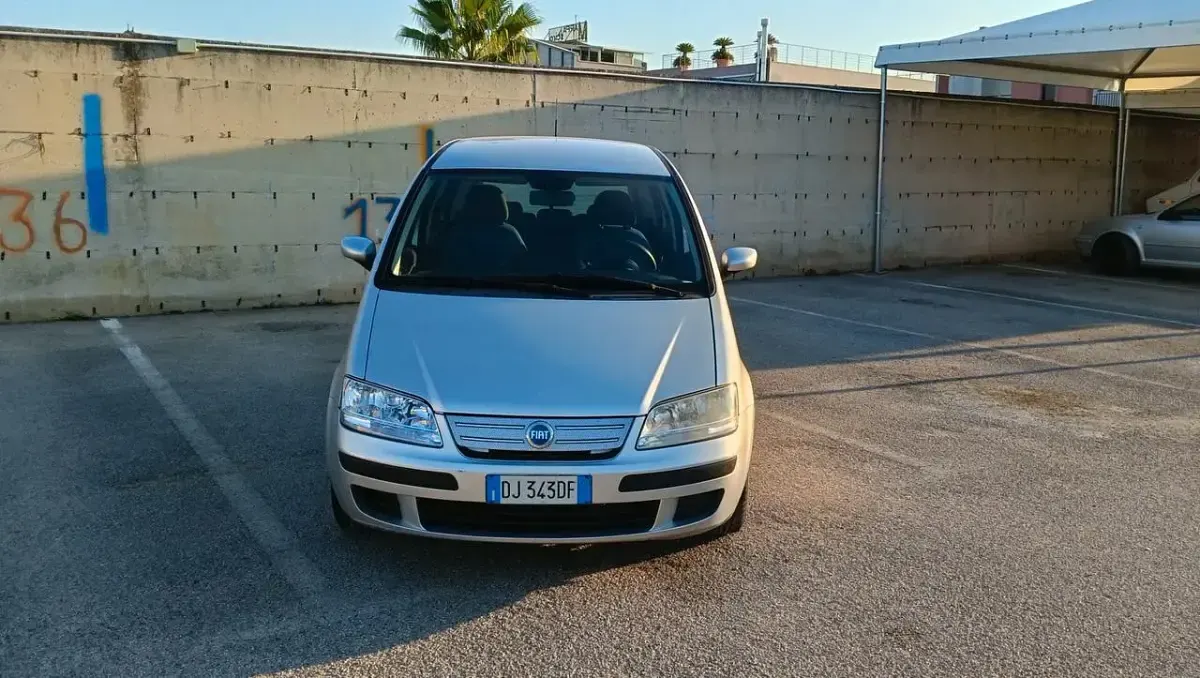 Usata Fiat Idea 90 CV (66 kW) 2007 Argento Monovolume