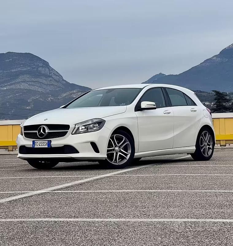 Usata Mercedes A180 Premium 122 CV (89 kW) 2016 Bianco Berlina