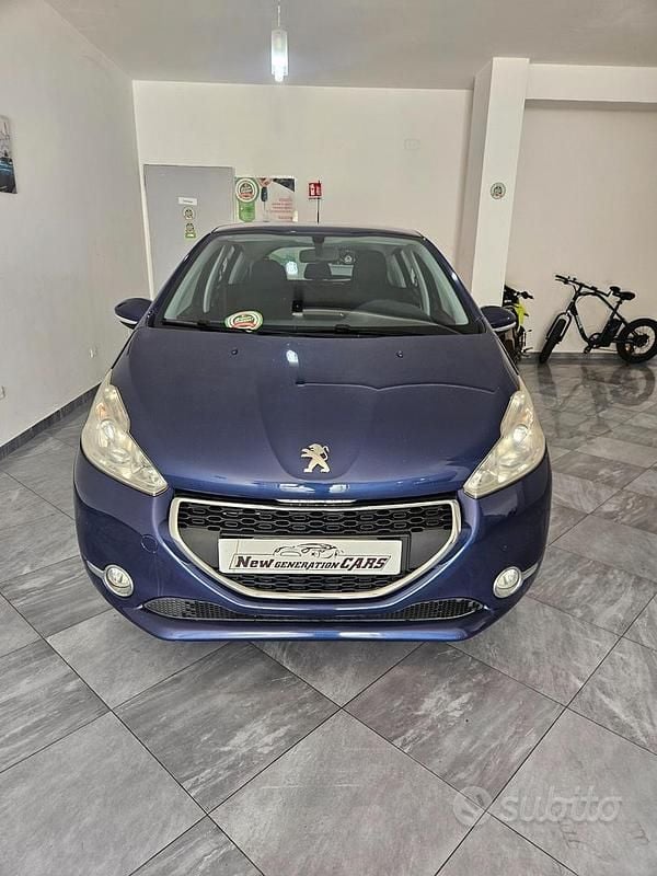 Usata Peugeot 208 Active 68 CV (50 kW) 2013 Blu Utilitaria