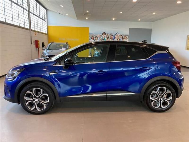 Usata Renault Captur Intens 101 CV (74 kW) 2023 Blu scuro SUV
