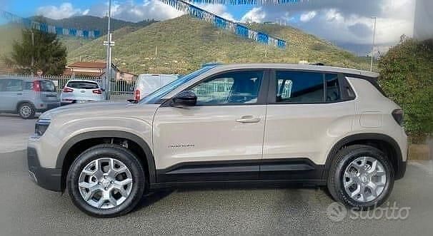 Usata Jeep Avenger Altitude 100 CV (73 kW) 2023 Beige SUV