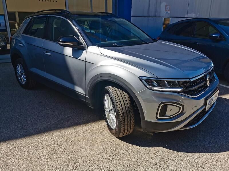 Usata VW T-Roc Life 115 CV (84 kW) 2024 Argento SUV