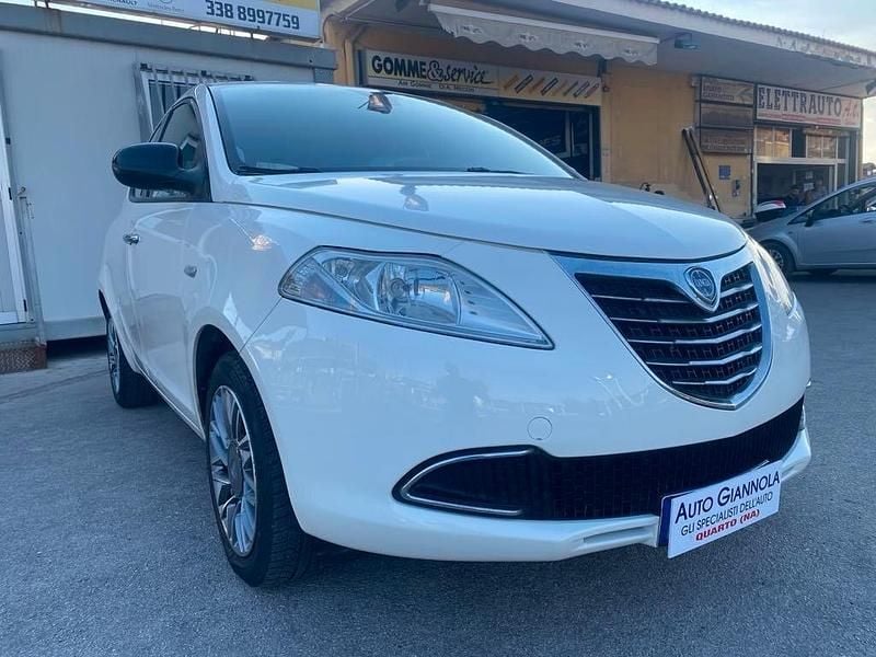 Usata Lancia Ypsilon 95 CV (69 kW) 2012 Bianco Utilitaria