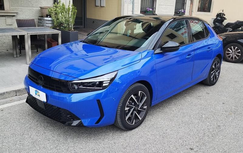 Usata Opel Corsa 100 CV (73 kW) 2024 Blu Utilitaria