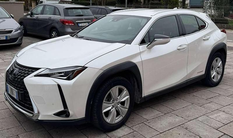 Usata Lexus UX 250h 152 CV (111 kW) 2020 Bianco SUV