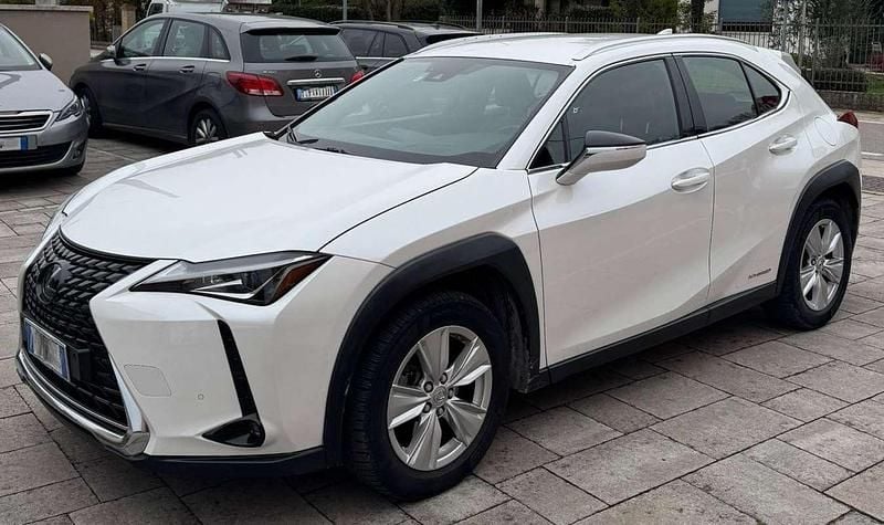 Bianco Usata 2020 Lexus UX 250h SUV | 20.500 € (Buon prezzo) - Immagine 1/4