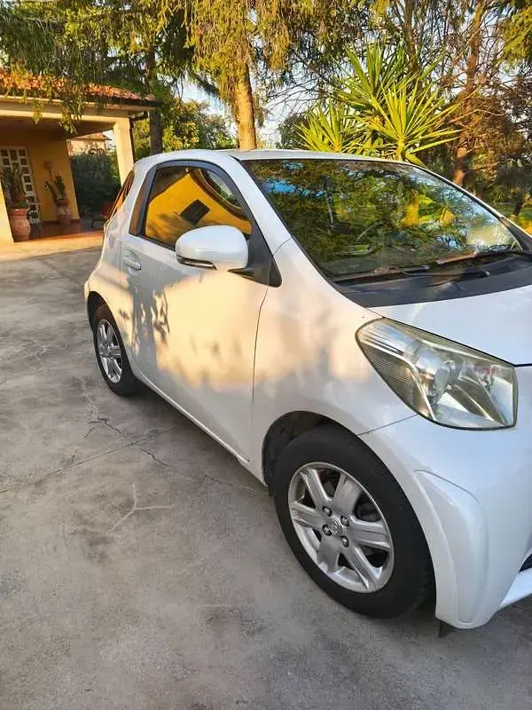 Usata Toyota iQ Sol 68 CV (50 kW) 2009 Bianco Utilitaria