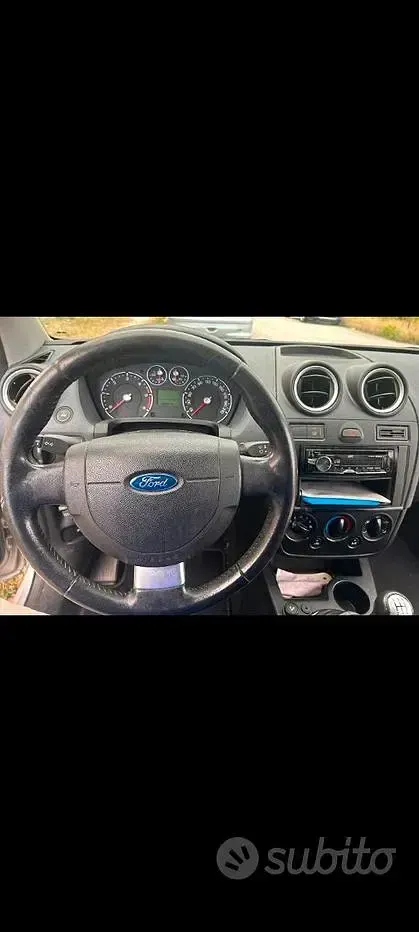 Usata Ford Fiesta Titanium 68 CV (50 kW) 2006 Grigio Utilitaria